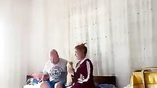موقف مجنون: مصري ينقلب على جارته ويعملها نيك غصب! سكس