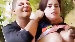 تجربة سكس ثلاثي مثيرة مع بنت مراهقة بطريقة مثيرة - سكس