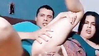 وسع طيز مراته على الهوى وبالمباشر! سكس