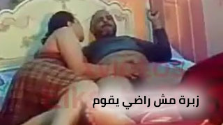 موقف غريب مع زبرة مش راضية تقوم - حكايات مصرية عن السكس
