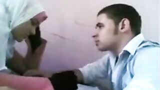 من الكافتيريا للسرير: رحلة عجيبة في عالم السكس