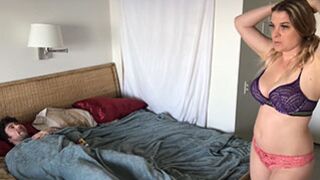أخت مش راضية عن أخوها عشان سرق حاجتها! - سكس