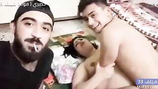 شاب عراقي بيصور صاحبه وهو بيمارس العلاقة الحميمة مع شريكتة! سكس