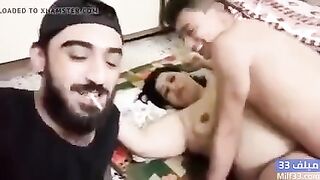 شاب عراقي بيصور صاحبه وهو بيمارس العلاقة الحميمة مع شريكتة! سكس