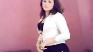 خليكي عني وبس حبيبي .. وضعي كل حاجة على جنب .. سكس عراقي