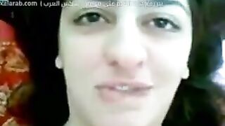 مراهقة مصرية مثيرة بتدور على السكس