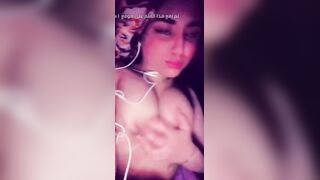 عراقية متلألأة في نص الليل - بتعرض سحرها لحبيبها سكس