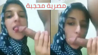 مصرية محجبة متحمسة تعيش تجربة مثيرة مع الجنس